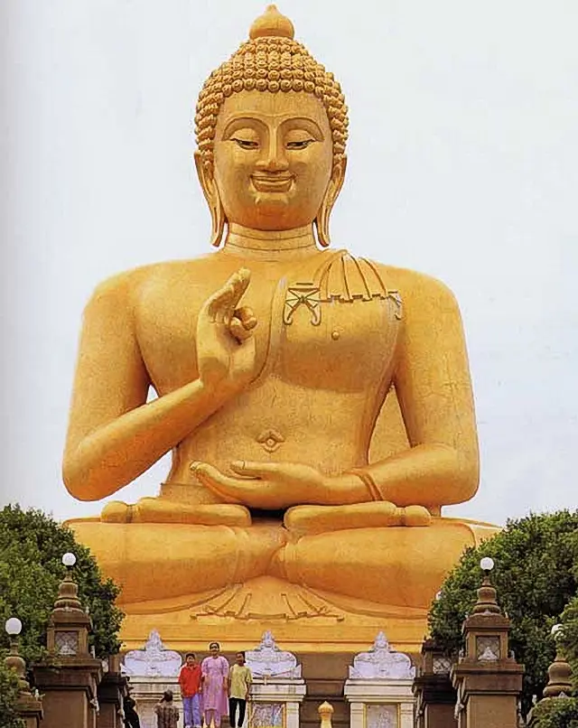 วัดเขากง พระพุทธทักษิณมิ่งมงคล